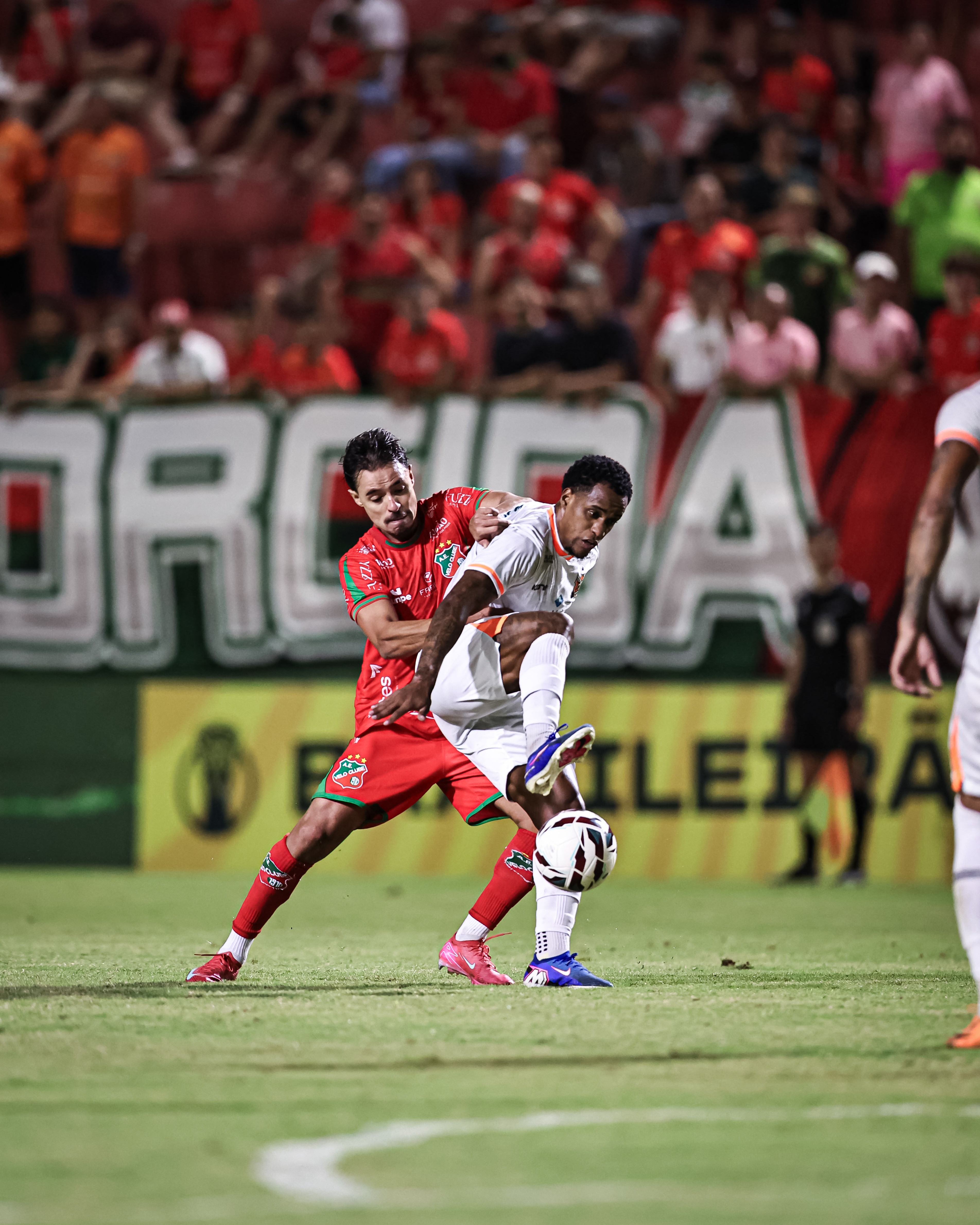 Série D: Velo Clube sai na frente, tem um jogador expulso, e Nova Iguaçu busca empate