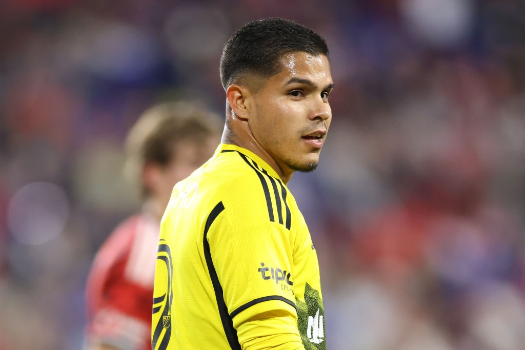 Botafogo faz proposta por atacante Cucho Hernández