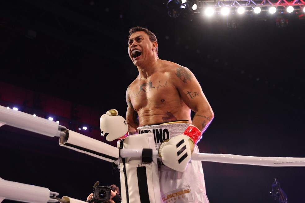 FMS 2: Popó atropela Pelé; Cyborg vence em estreia no boxe | Ge