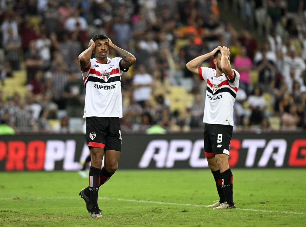 Luiz Gustavo e Calleri lamentam em Fluminense x São Paulo — Foto: André Durão