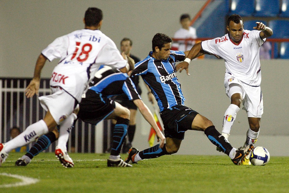 O Barueri de Fernandinho teve a melhor estreia na Série A — Foto: Ricardo Matsukawa / Futura Press