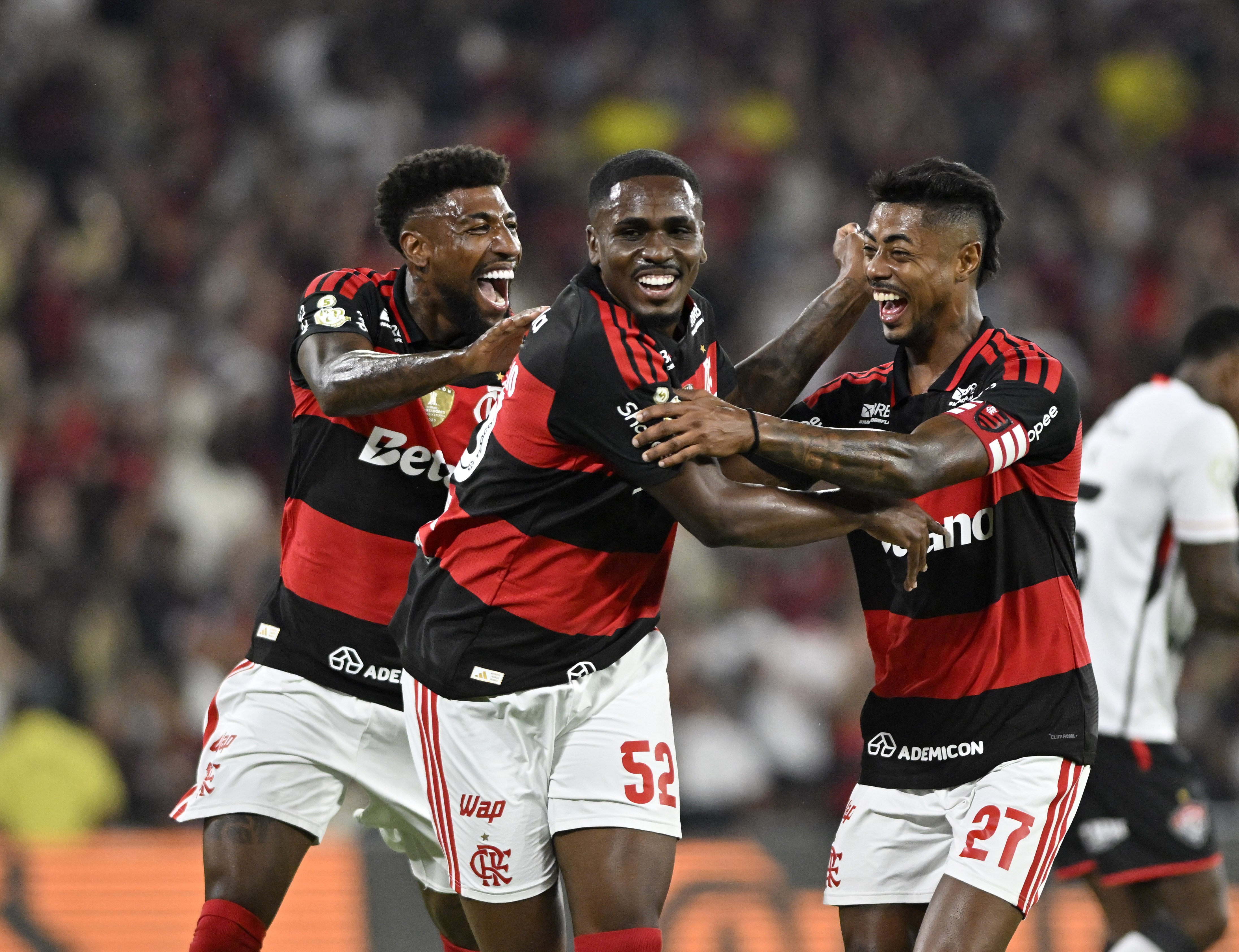 Evertton Araújo segue tratamento no Flamengo e trabalha para voltar na reta final da temporada