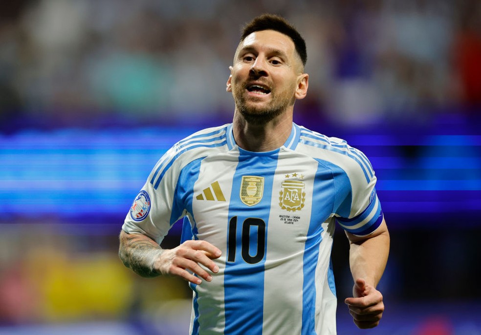 Lionel Messi em ação na vitória da Argentina sobre o Canadá na Copa América — Foto: Getty Images