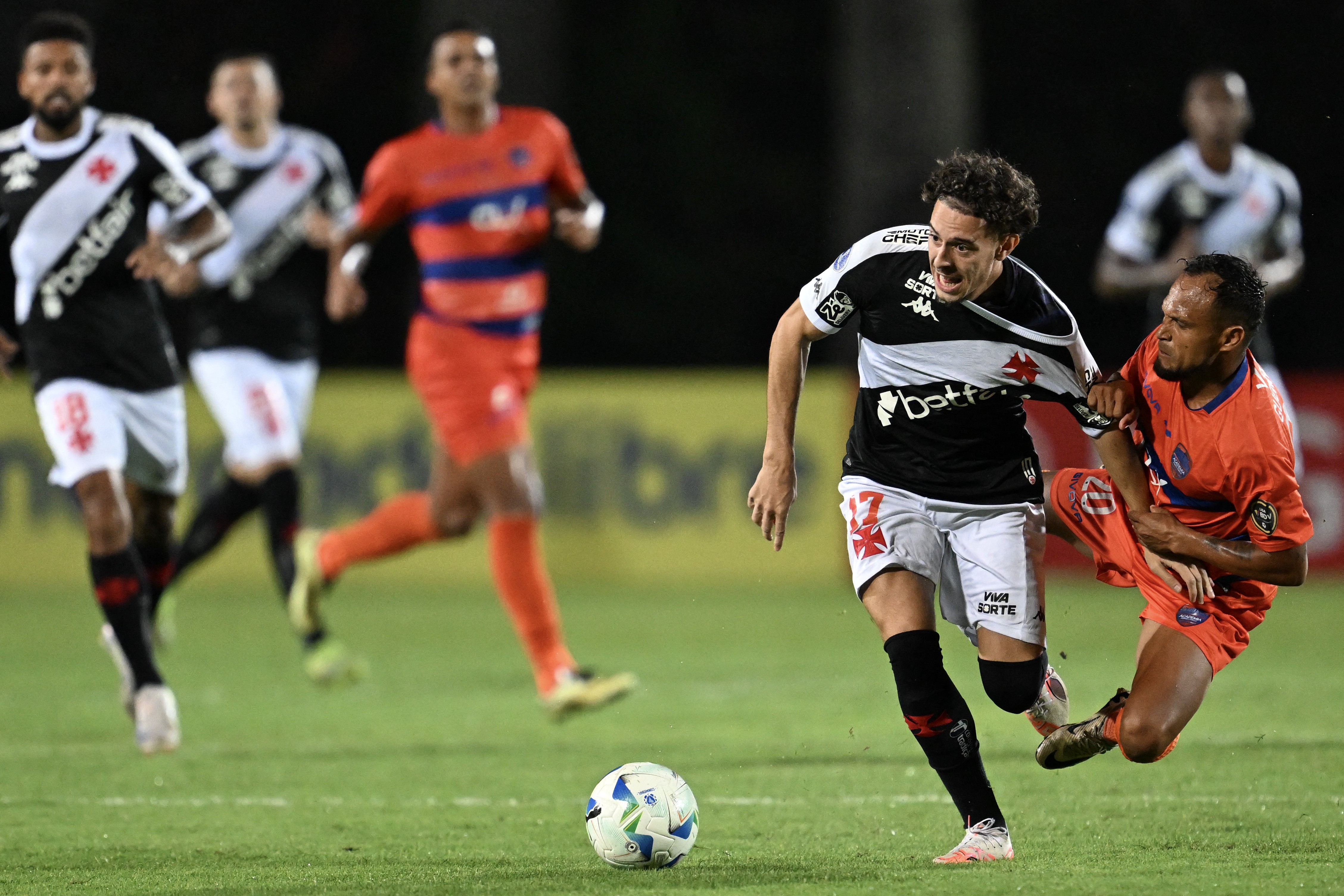 Escalação do Vasco: Nuno Moreira volta, mas Paulo Henrique é desfalque; veja o time provável