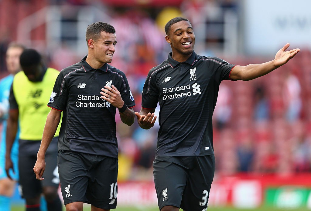 Ex-companheiro de Philippe Coutinho no Liverpool é detido em aeroporto na Inglaterra