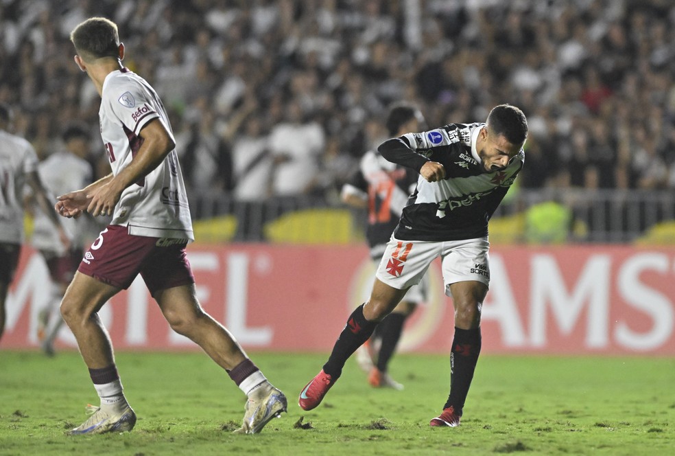 Philippe Coutinho gritando em Vasco x Lan�s � Foto: Andr� Dur�o