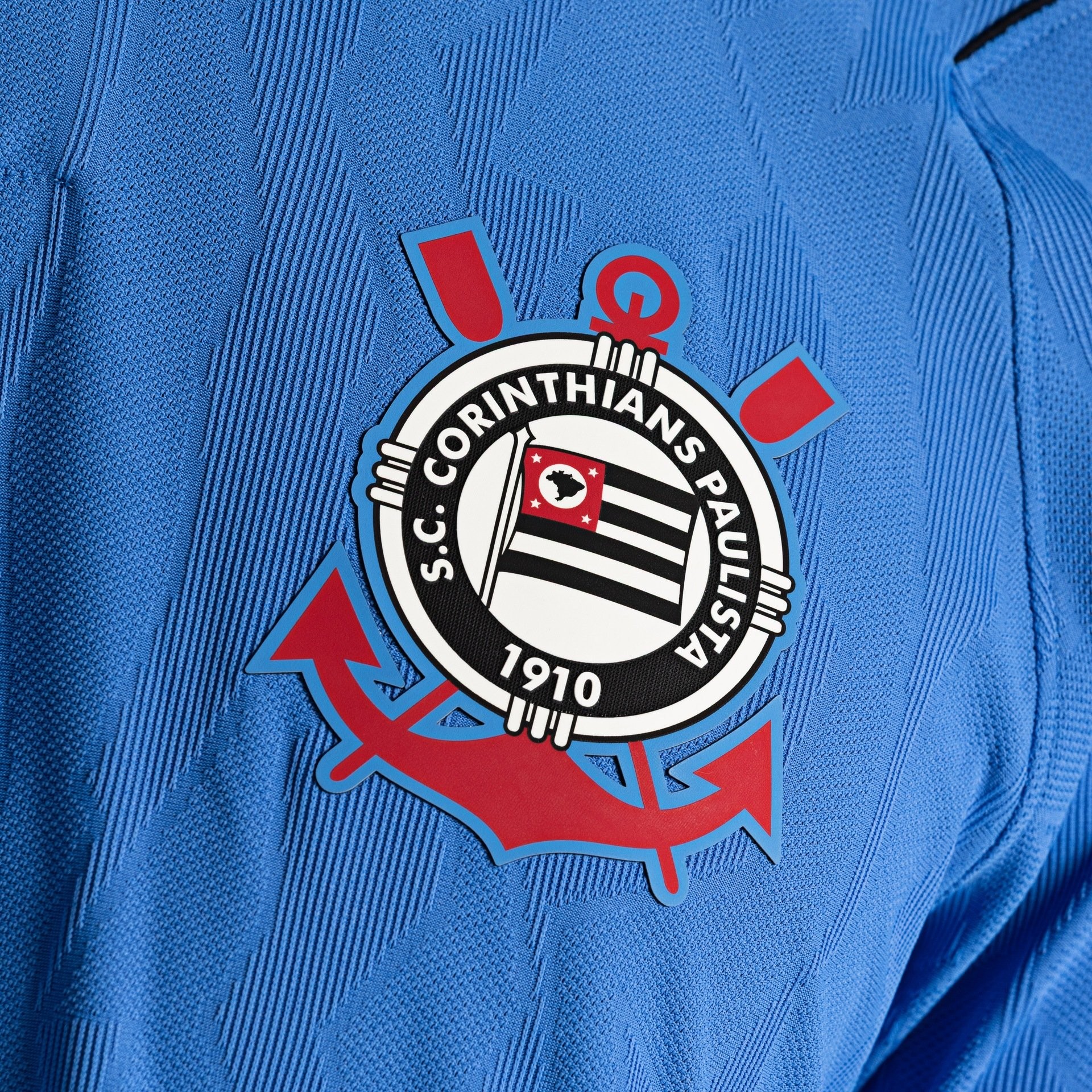 Corinthians lança terceira camisa azul e fará estreia contra o Fluminense; veja fotos e preços