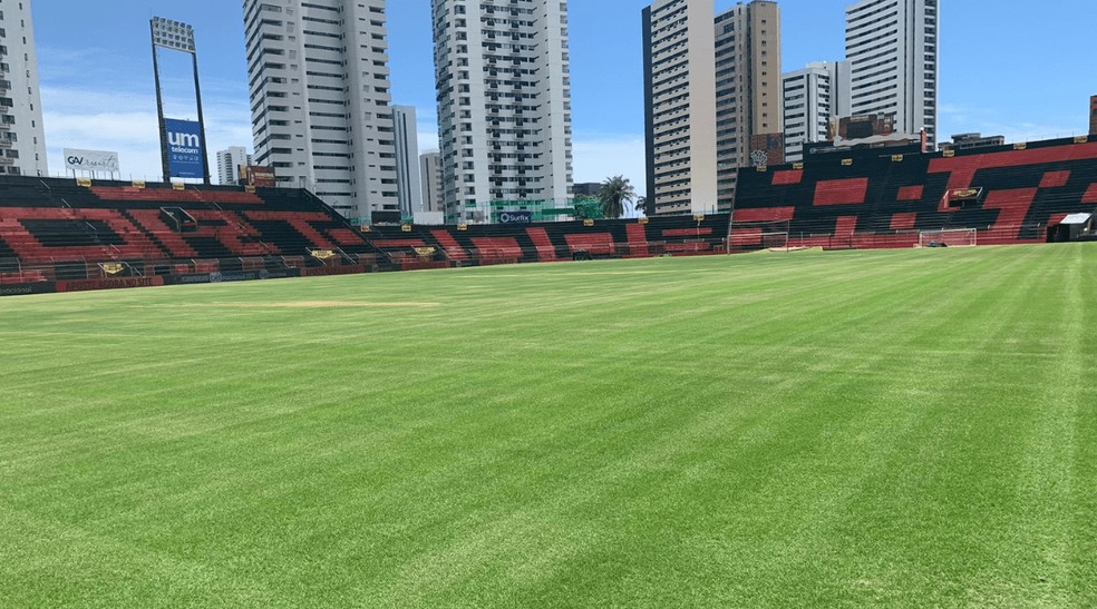 Chapecoense não consegue viajar ao Recife e jogo contra o Sport pode ser  adiado - Folha PE