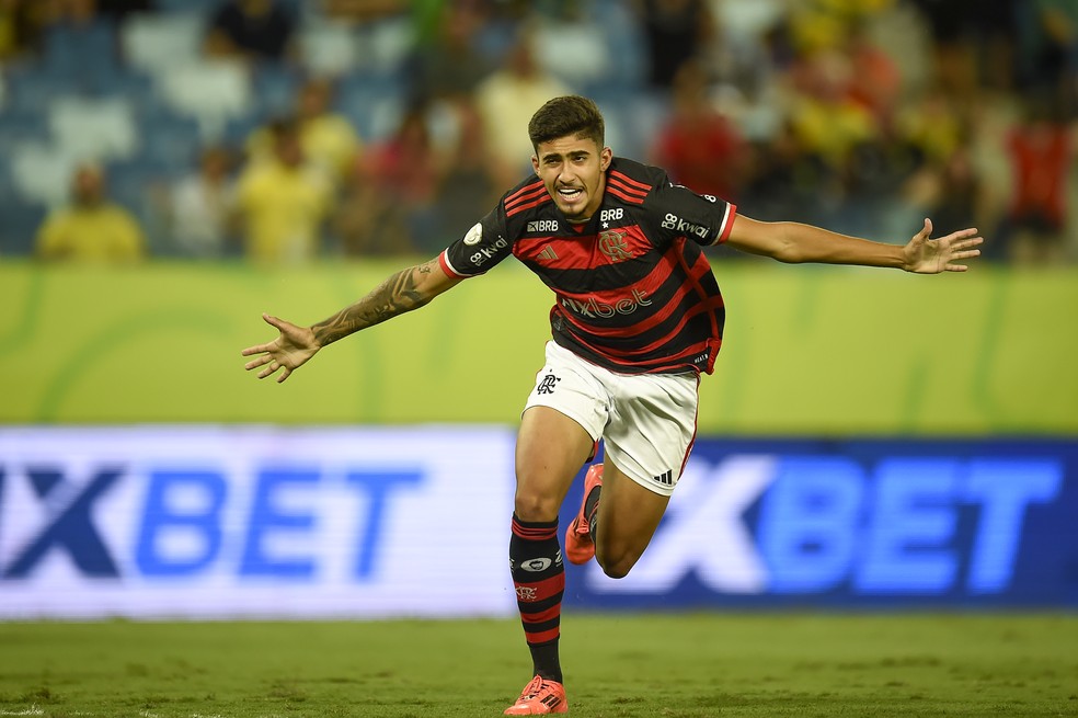 Guilherme comemora primeiro gol como profissional do Flamengo, na vitória por 2 a 1 sobre o Cuiabá