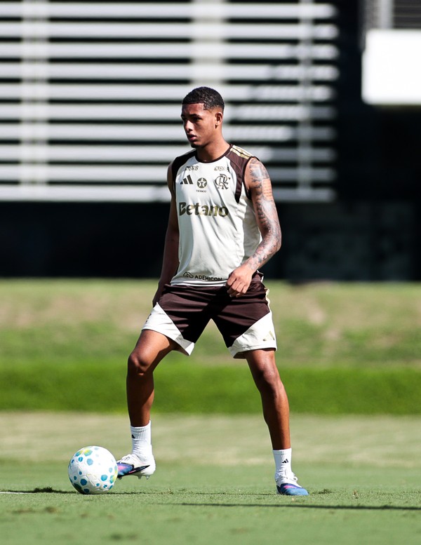 Chance de ouro! Com diversos desfalques Leonardo Jardim promove garotos do Sub-20 no Flamengo.