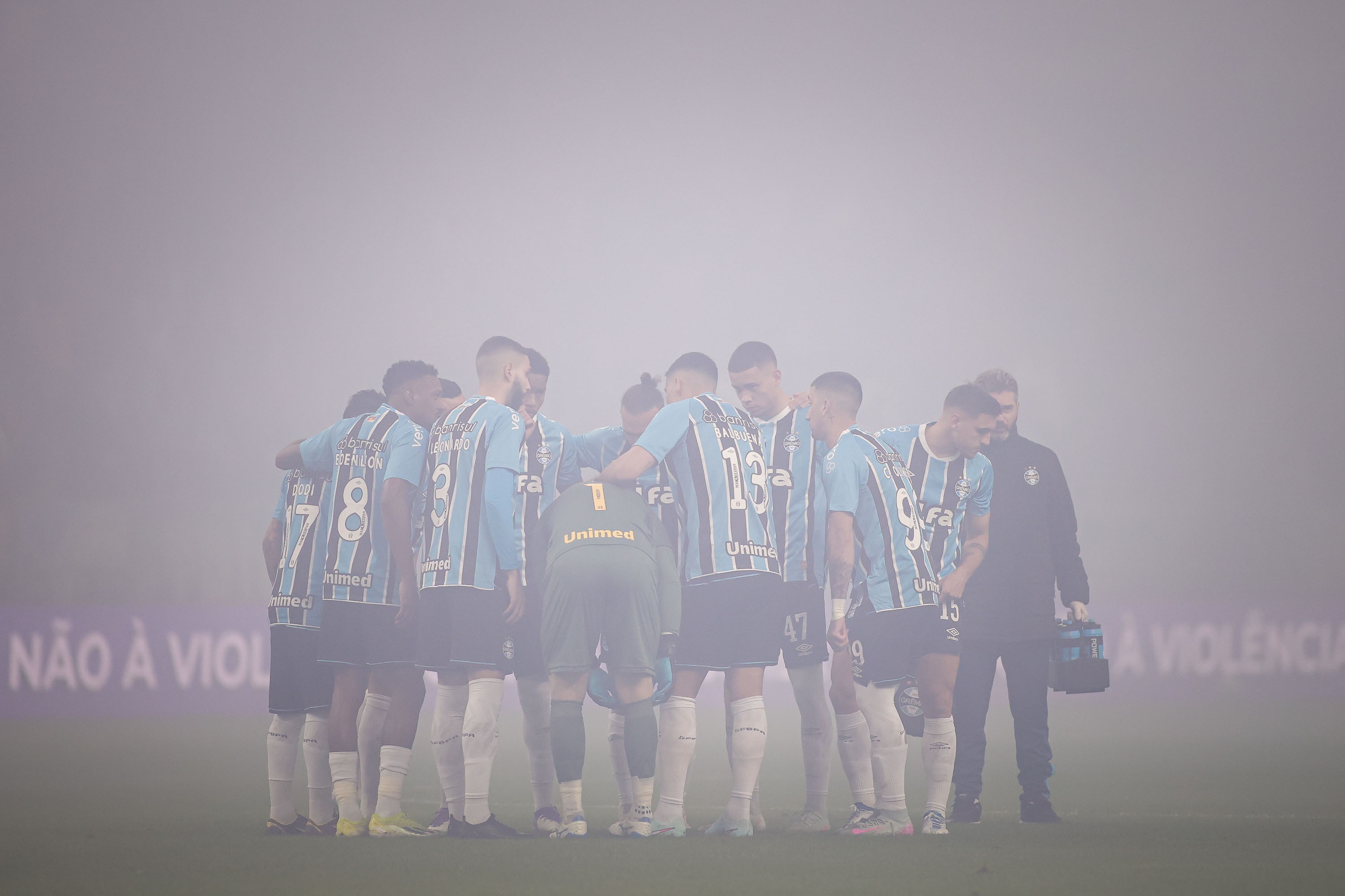Grêmio flerta perigosamente com zona de rebaixamento no Brasileirão.
