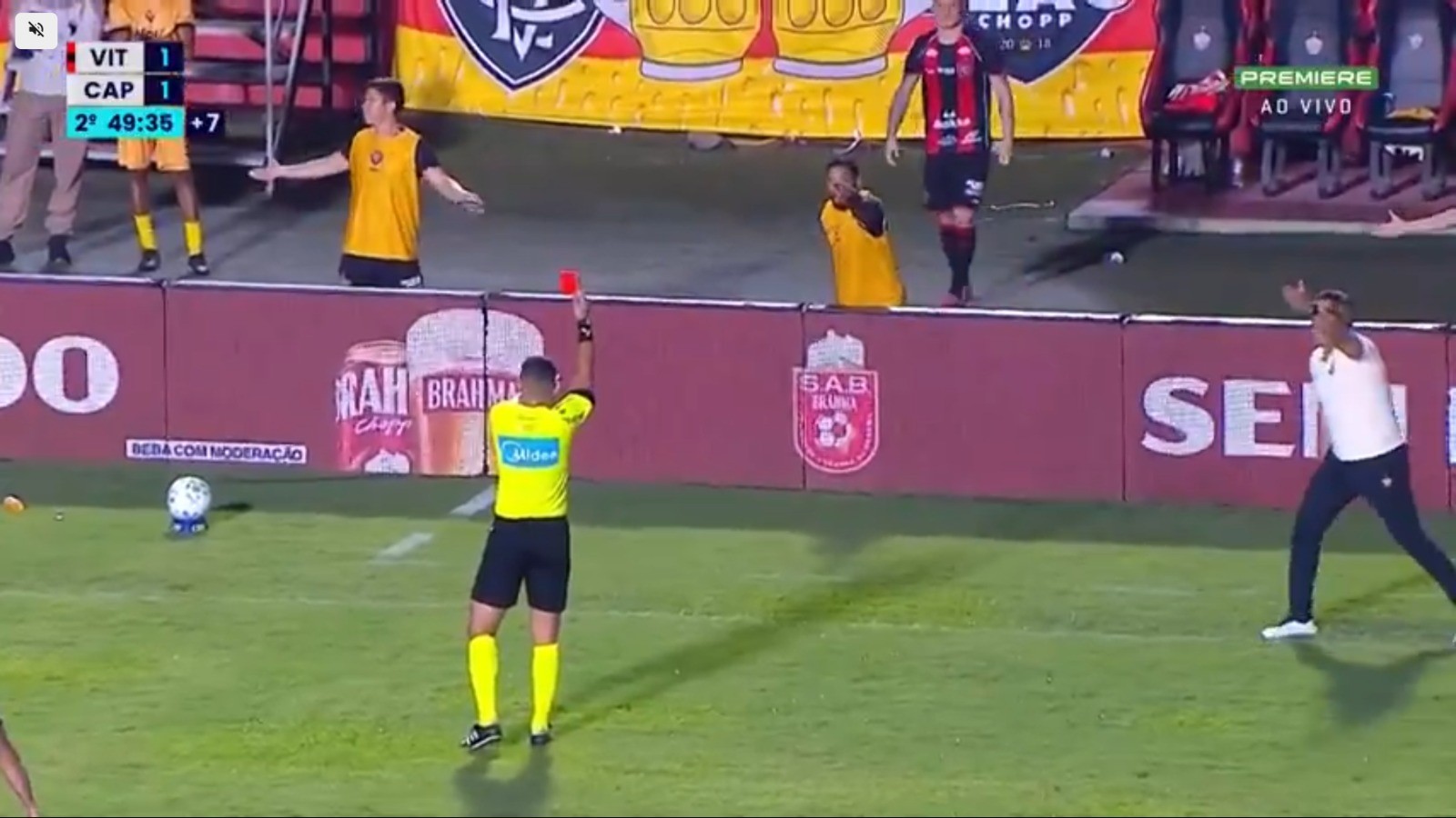 Marinho é punido pelo STJD com um jogo de suspensão por expulsão em Vitória x Athletico