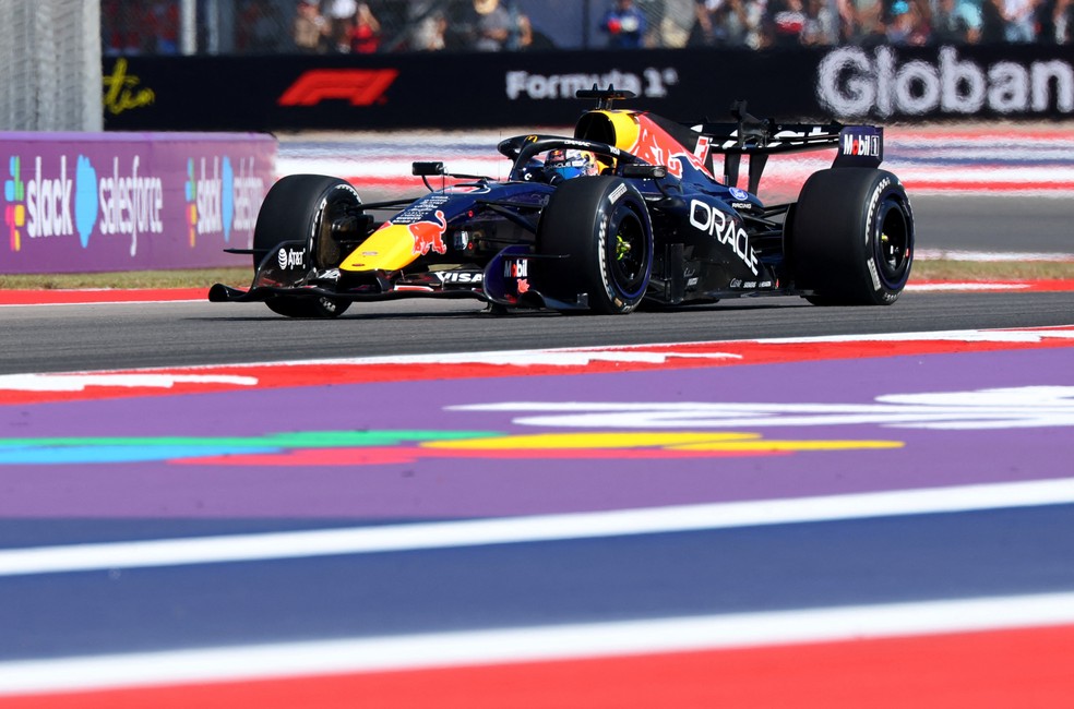 Verstappen chegou a liderar, mas teve volta apagada — Foto: Mike Segar/Reuters