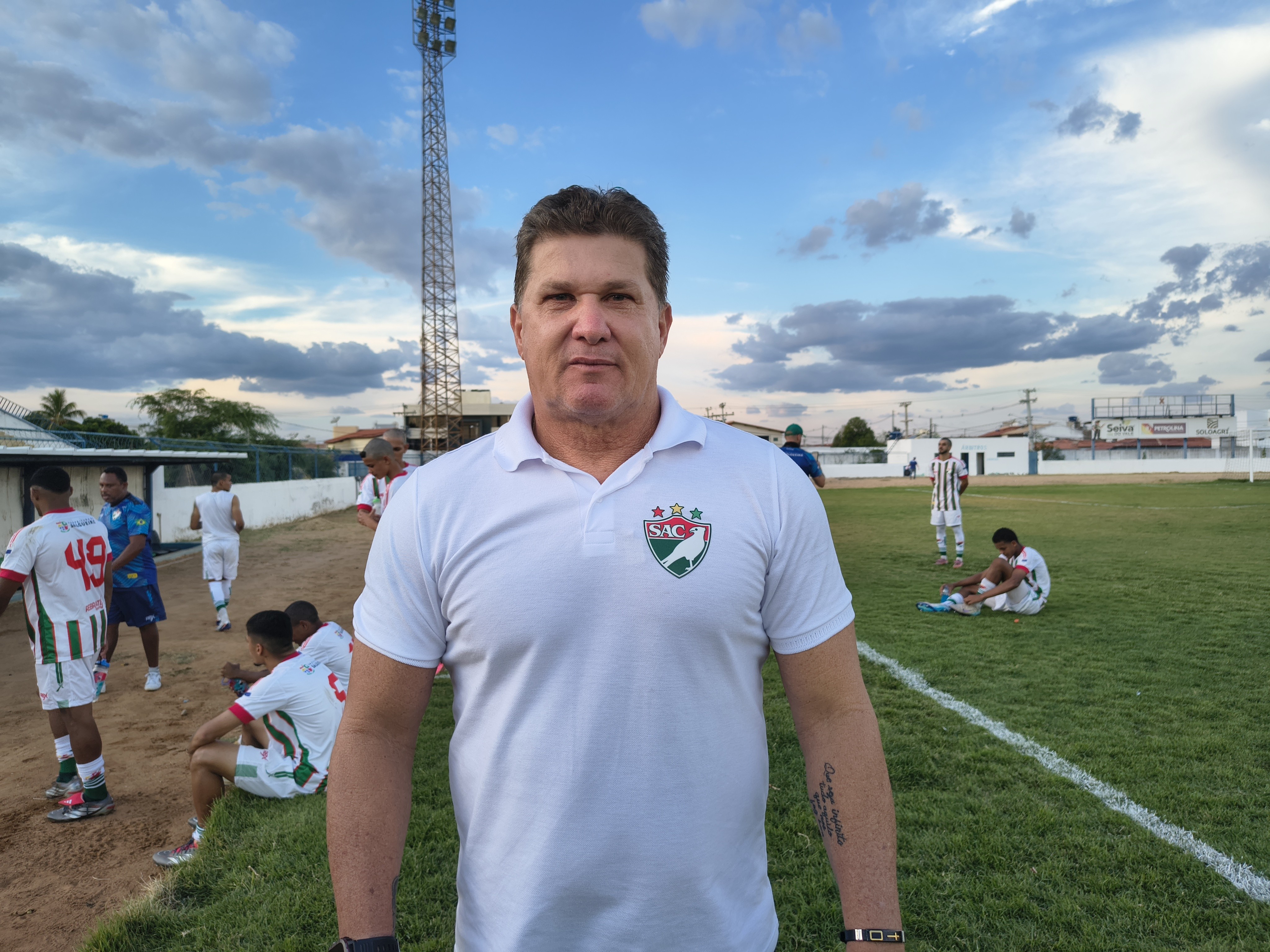 Técnico do Salgueiro lamenta desgaste físico em empate, mas valoriza ponto na estreia