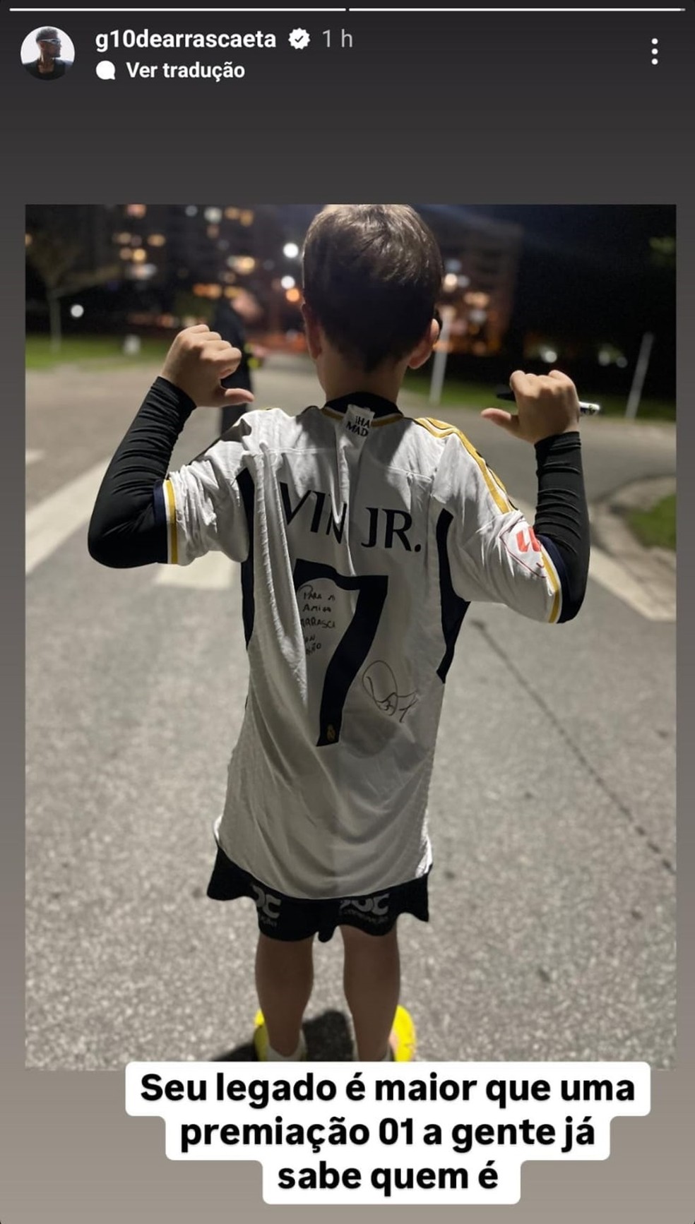 Arrascaeta, do Flamengo, manda mensagem de apoio a Vini Jr após perder a Bola de Ouro — Foto: Reprodução / Instagram