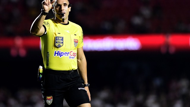 João Vitor Gobi foi o árbitro de São Paulo x Santos
