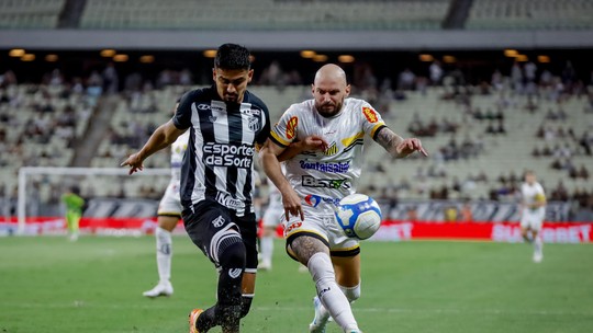 Atuações do Ceará: em noite de ataque pouco inspirado, Saulo Mineiro converte pênalti