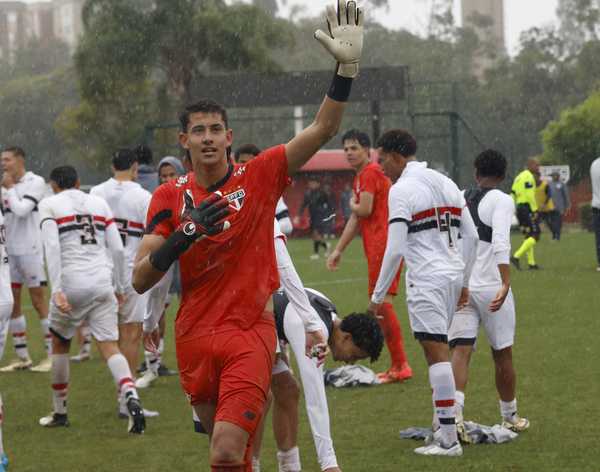 JOIA DA BASE! São Paulo conta com goleiro de 1,92m e multa de R$ 370 milhões na final do Sub-17