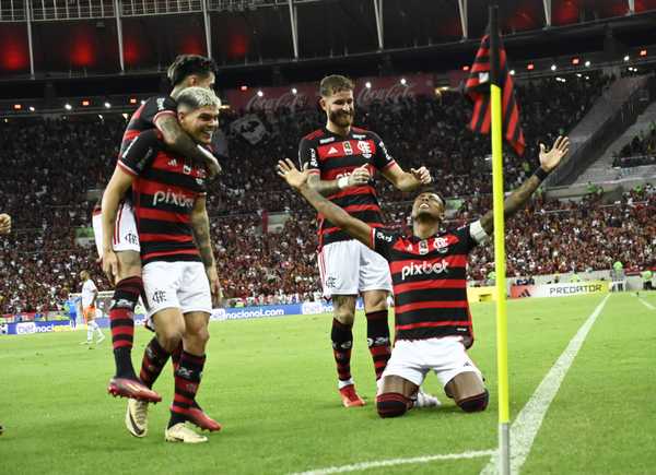 Destaques do Flamengo: Léo Pereira brilha e Bruno Henrique marca golaço.