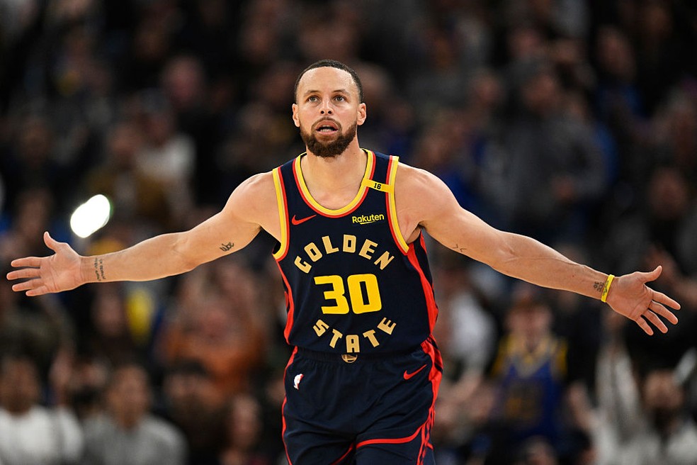 Stephen Curry brilha na vitória nos Warriors sobre os Nuggets — Foto: Getty Images
