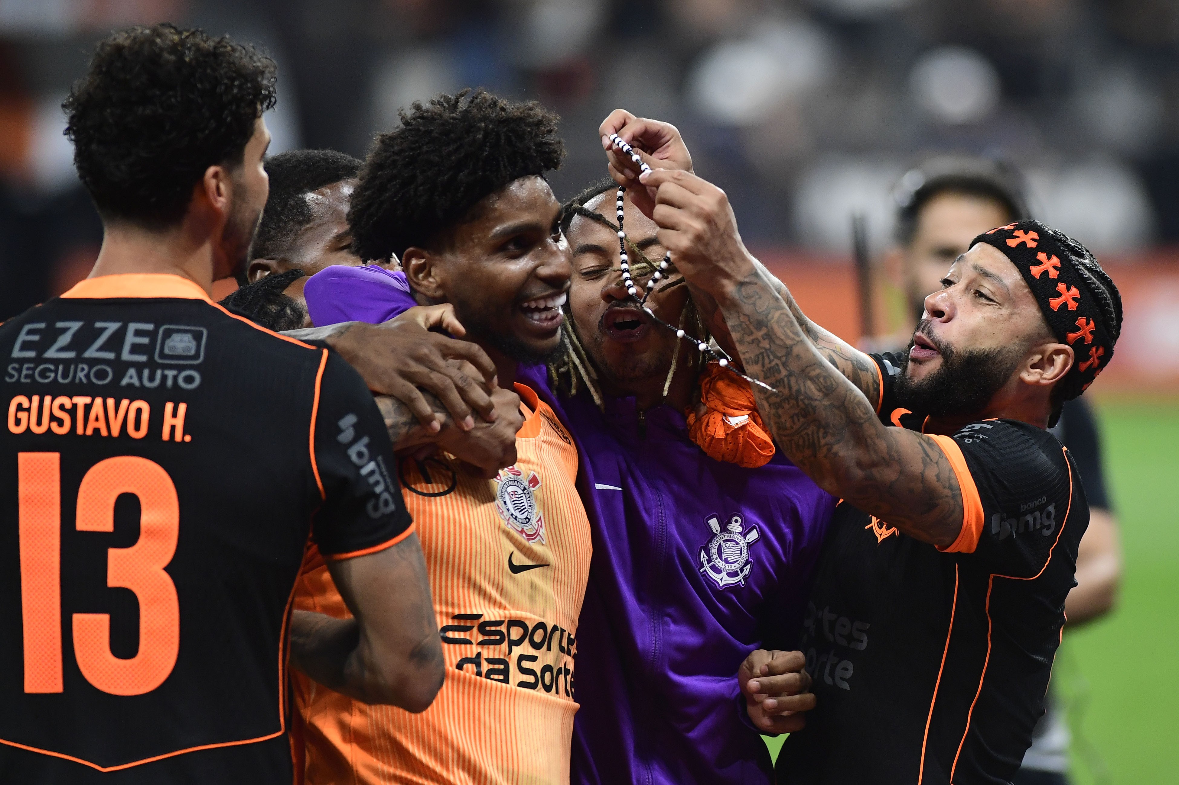 Na mira de clubes estrangeiros, Hugo Souza vira herói do Corinthians | Ge