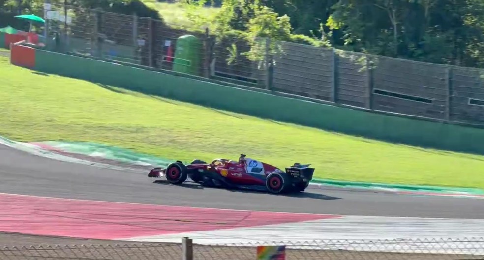 Rafael Câmara realiza teste em carro antigo da Ferrari — Foto: Reprodução/Redes sociais