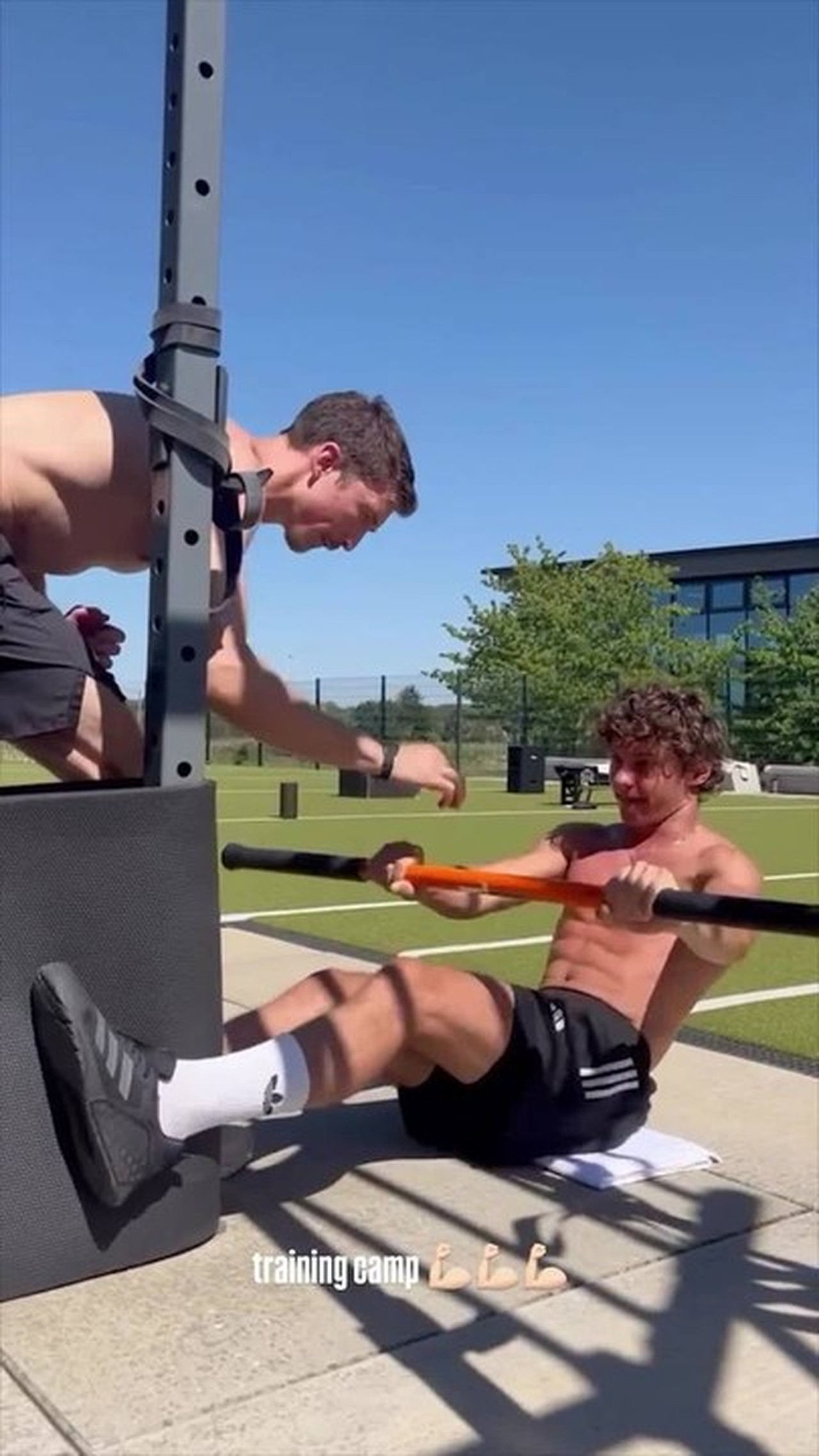 Kimi Antonelli compartilha rotina de treinos durante as férias da F1; veja vídeo