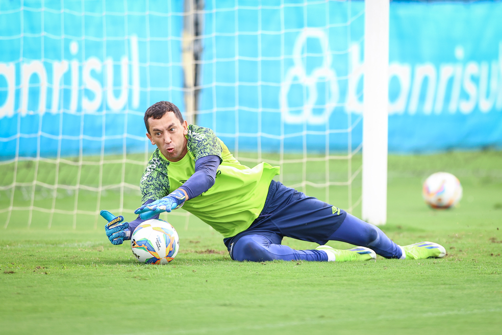 Marchesín em treino do Grêmio no CT Luiz Carvalho — Foto: Lucas Uebel/Grêmio FBPA