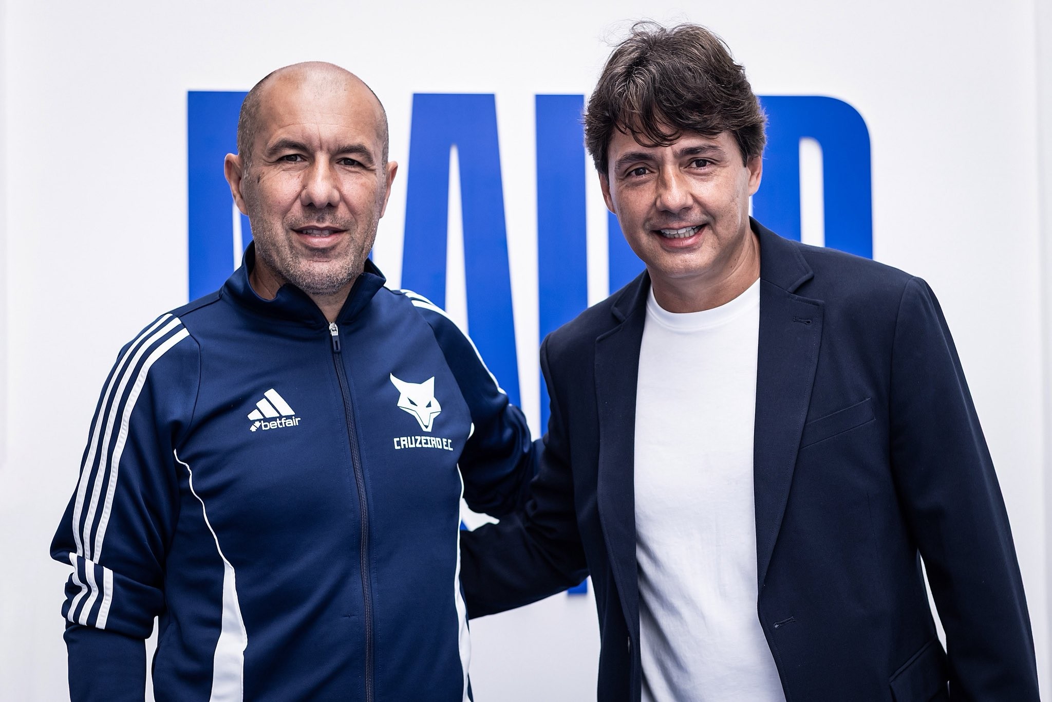 Treino do Cruzeiro tem presença de preparador da Seleção