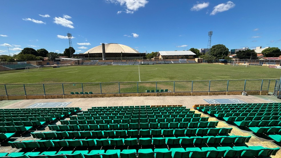 Estádio Lindolfo Monteiro, em Teresina — Foto: Arthur Ribeiro/ge