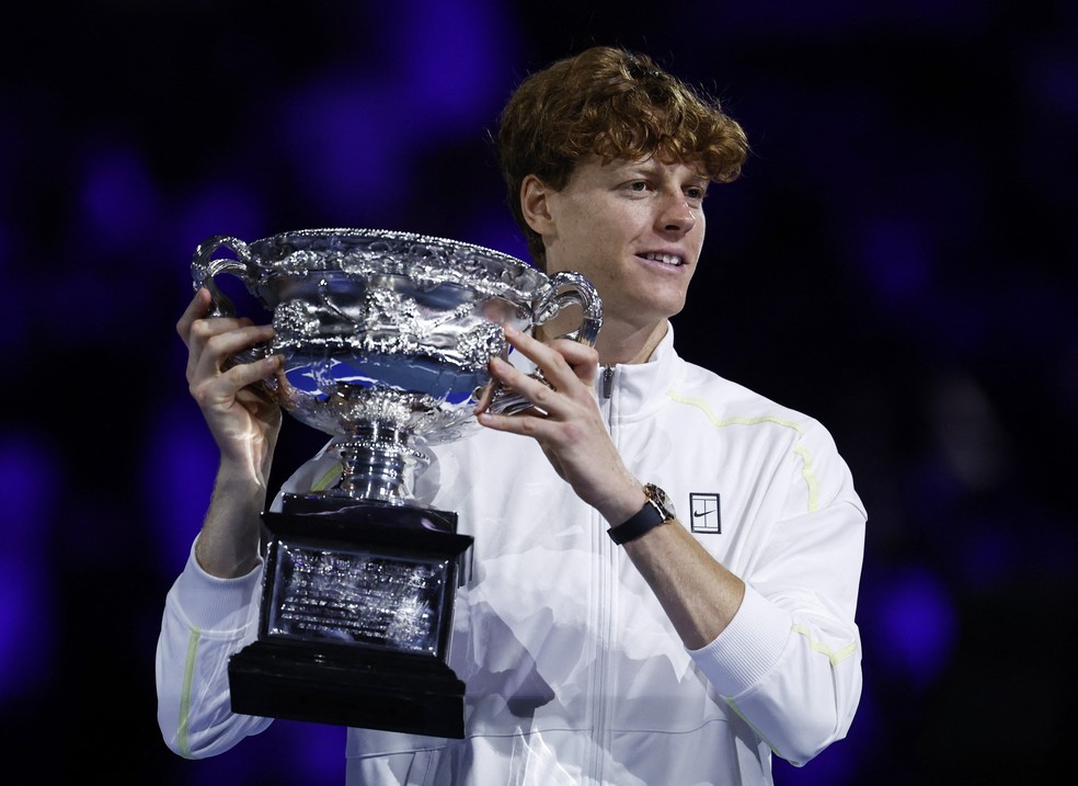 Jannik Sinner vence Zverev e é bicampeão do Australian Open — Foto: REUTERS/Tingshu Wang