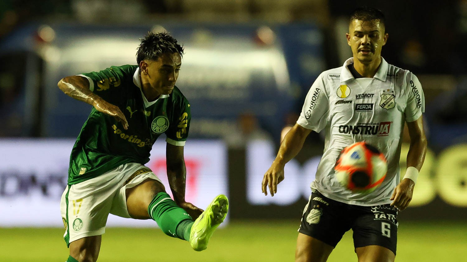 Palmeiras: Disputa no ataque se intensifica com destaque de Facundo Torres.