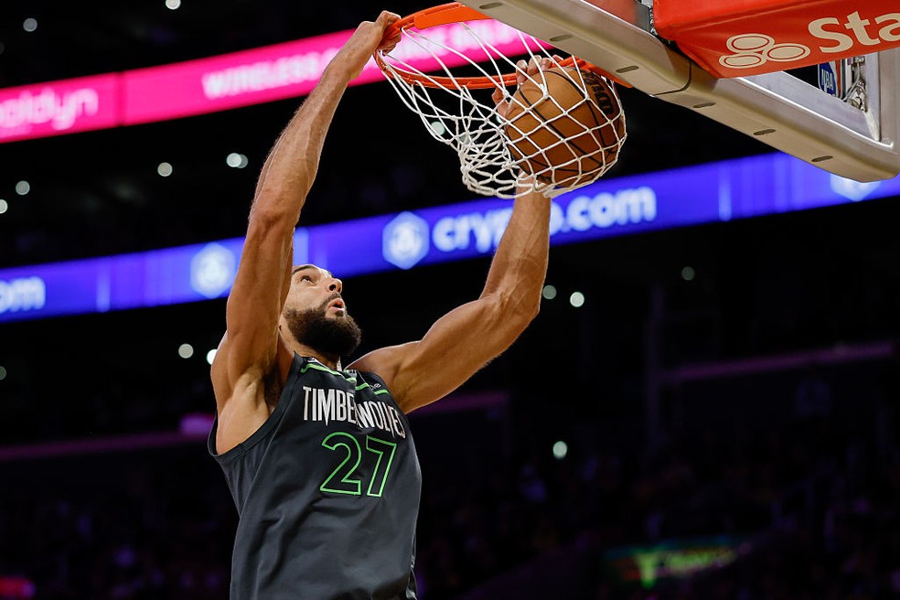 Rudy Gobert domina Wolves x Lakers — Foto: Getty Images
