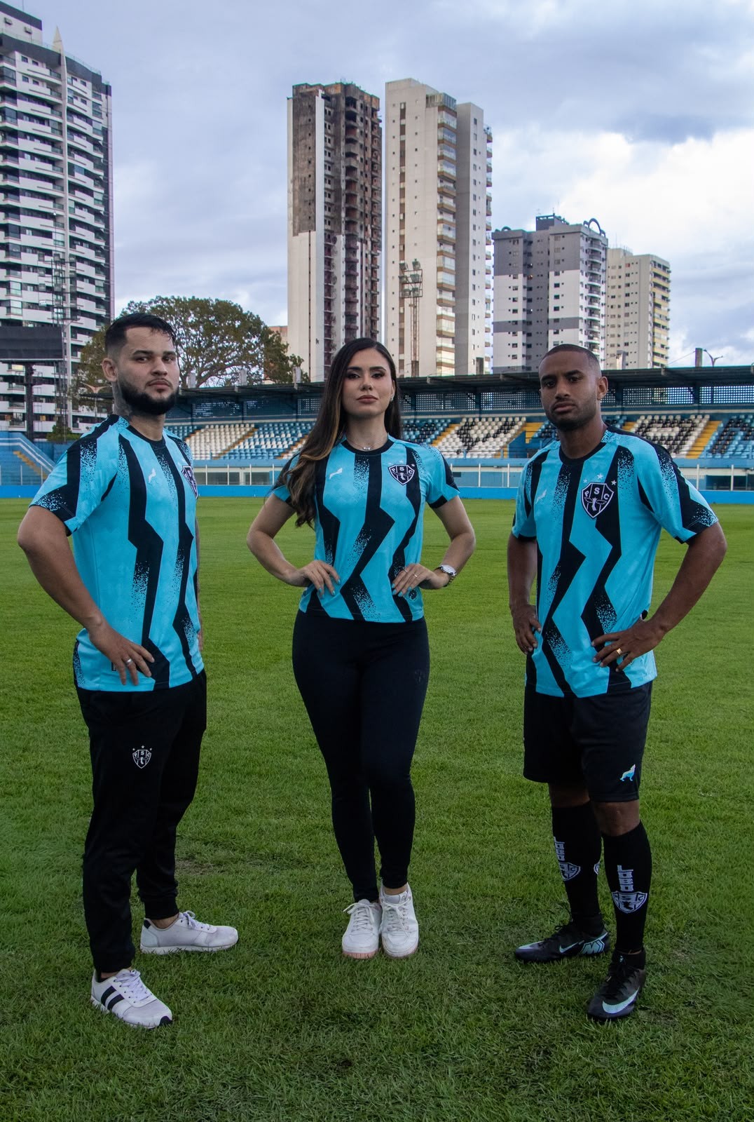 Com listras “distorcidas” e negras, Paysandu lança uniforme 3; veja