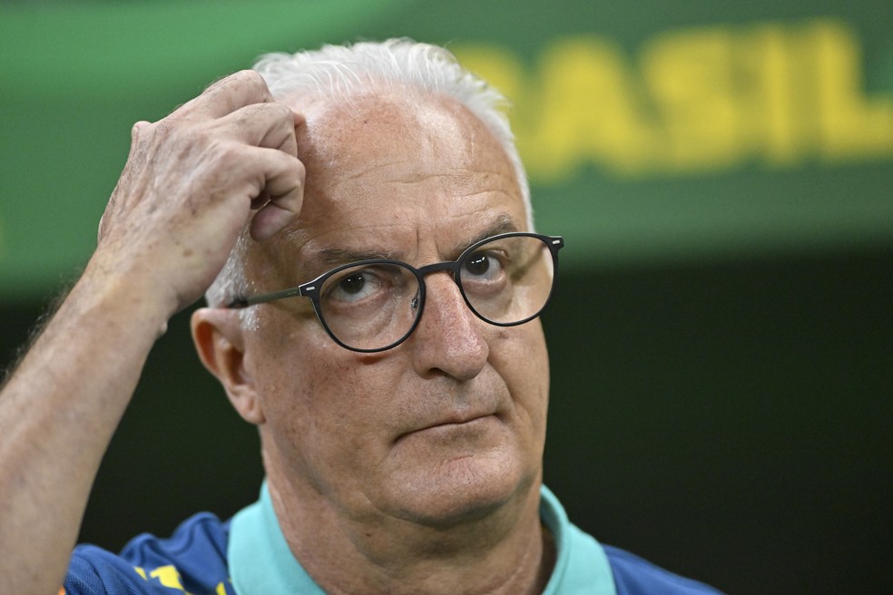 Dorival Júnior em Brasil x Colômbia — Foto: André Durão/ge
