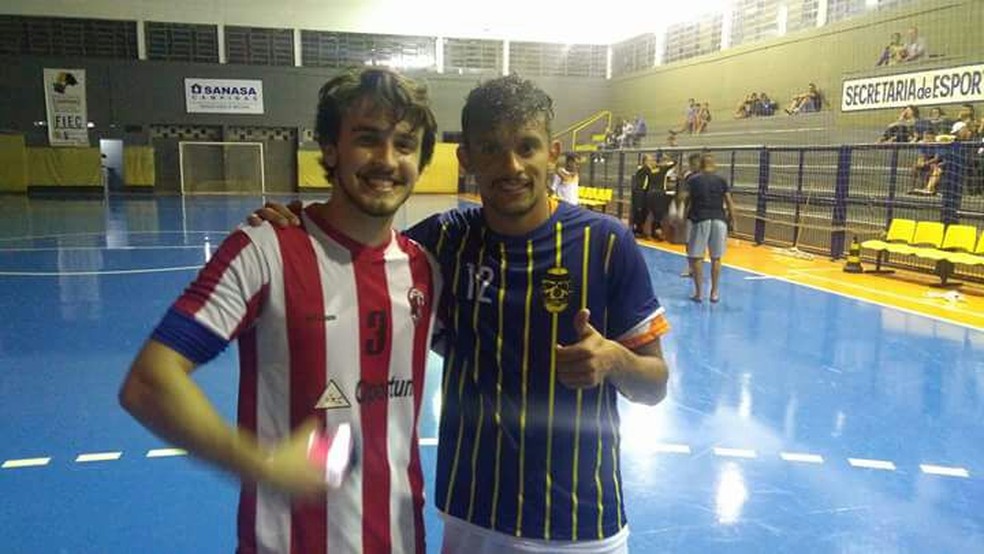Longe dos gramados Gustavo Scarpa brilha com tres gols em jogo de futsal futebol ge