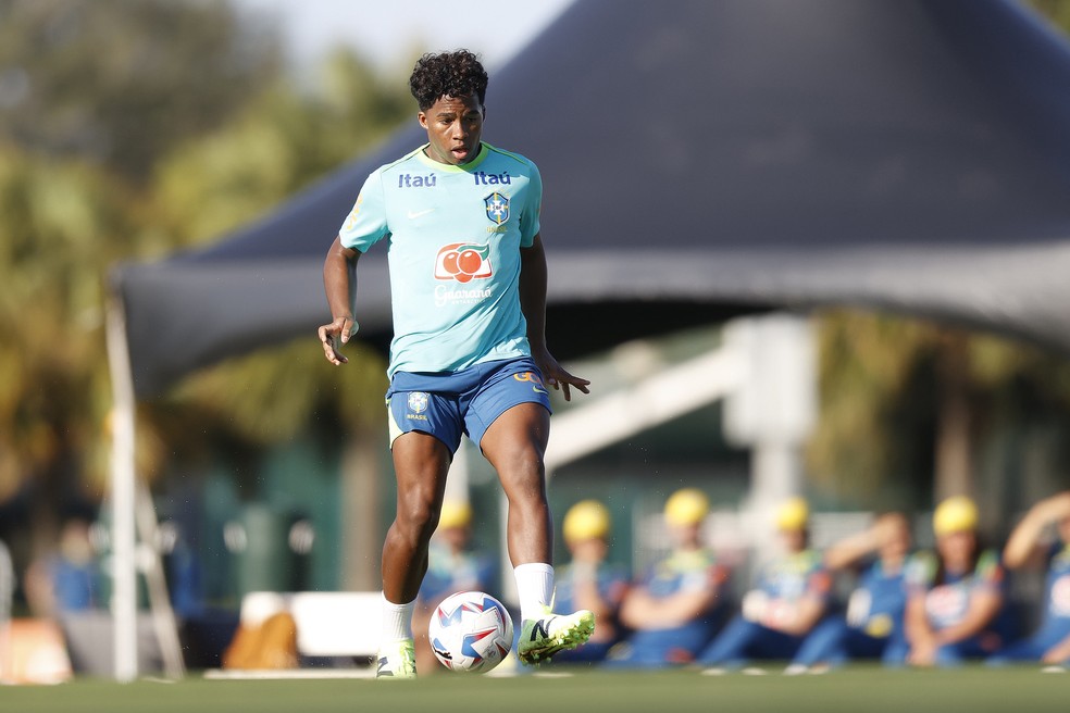 Atacante Endrick em treino da seleção brasileira nos Estados Unidos — Foto: Rafael Ribeiro / CBF