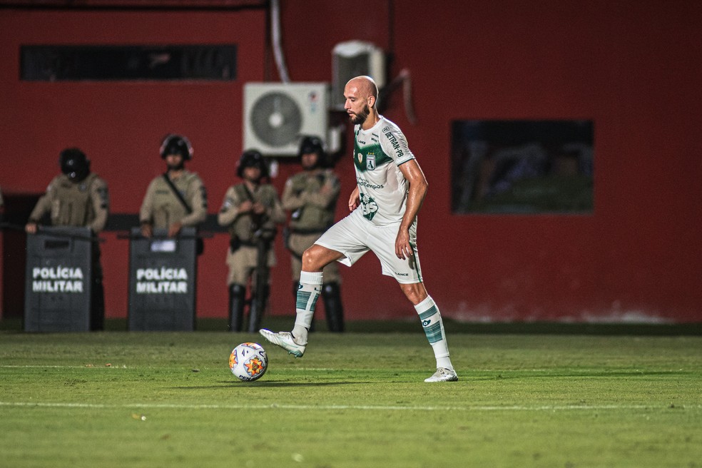 Uesles no jogo do Sousa contra o Vitória — Foto: Victor Ferreira / EC Vitória