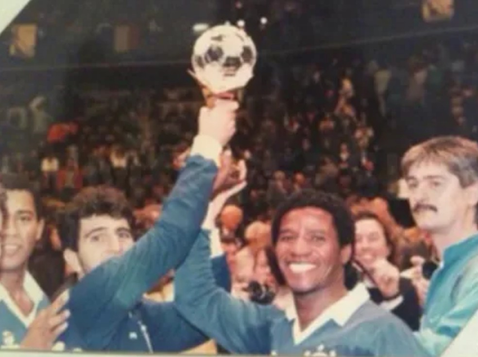 Adilio, campeão do mundo com a seleção de futsal, em 1989 — Foto: Divulgação LNF