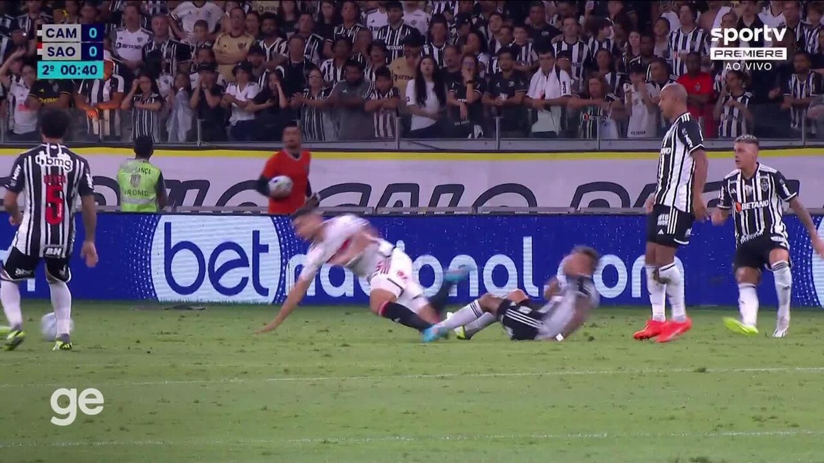 Michel Araújo leva o terceiro amarelo e desfalca São Paulo diante do Flamengo