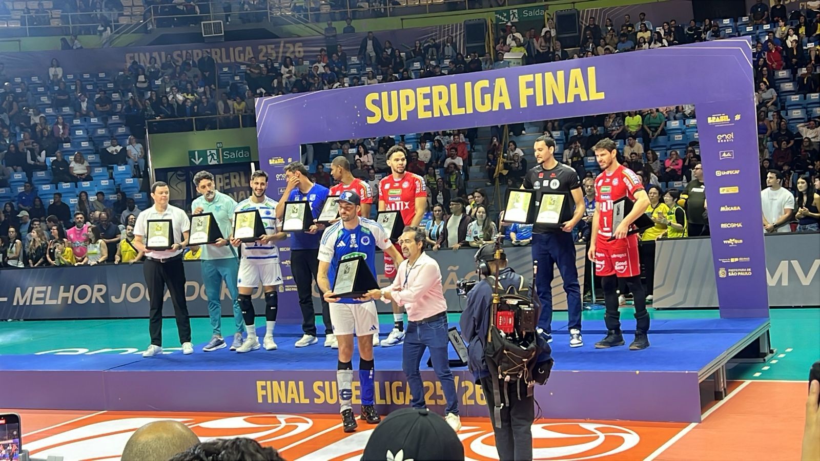 Com Lucão de MVP da Superliga, Cruzeiro e Campinas dominam seleção; veja prêmios