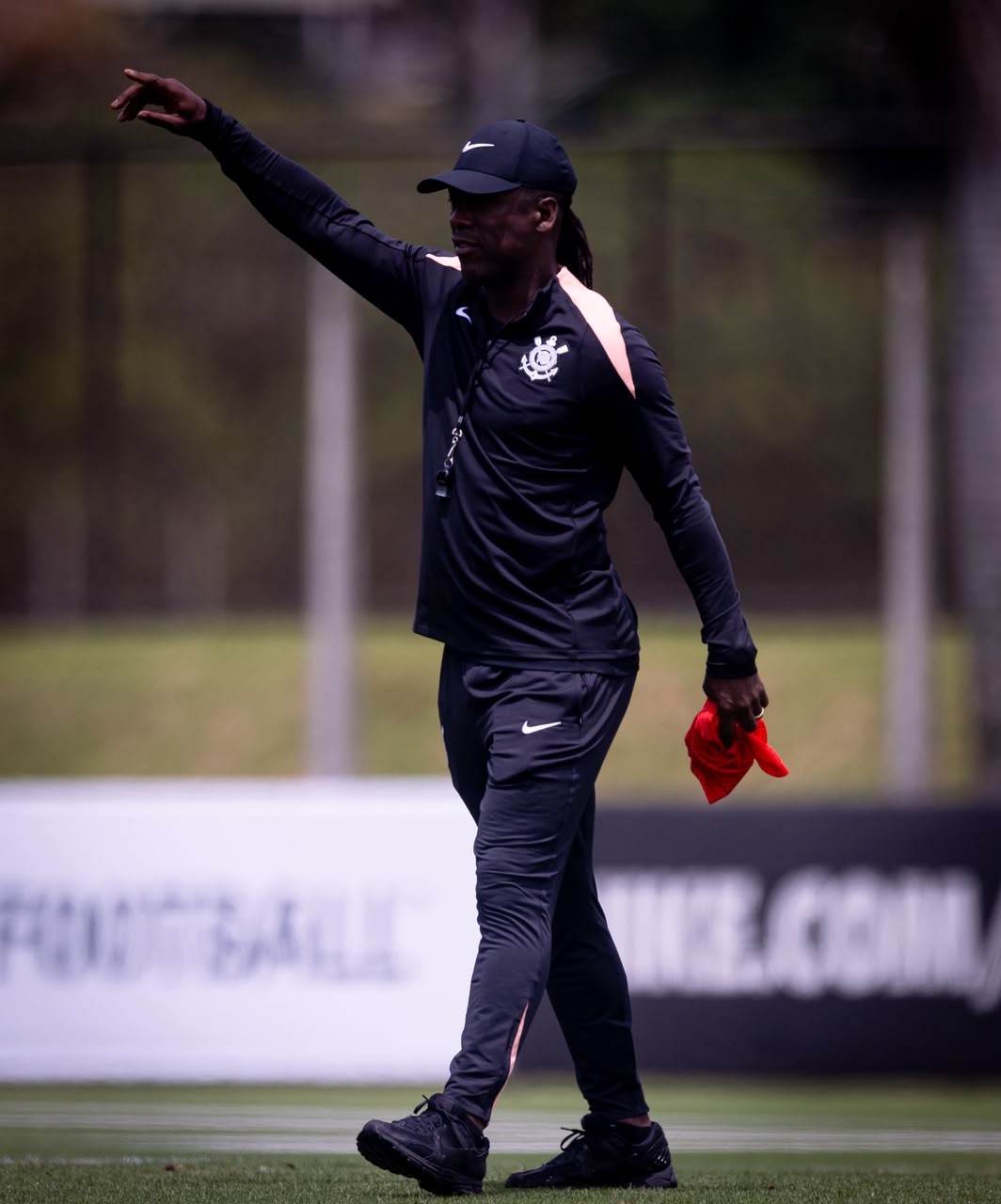 Treino do Corinthians: Seedorf trabalha com reservas no dia seguinte ao empate com o Vitória