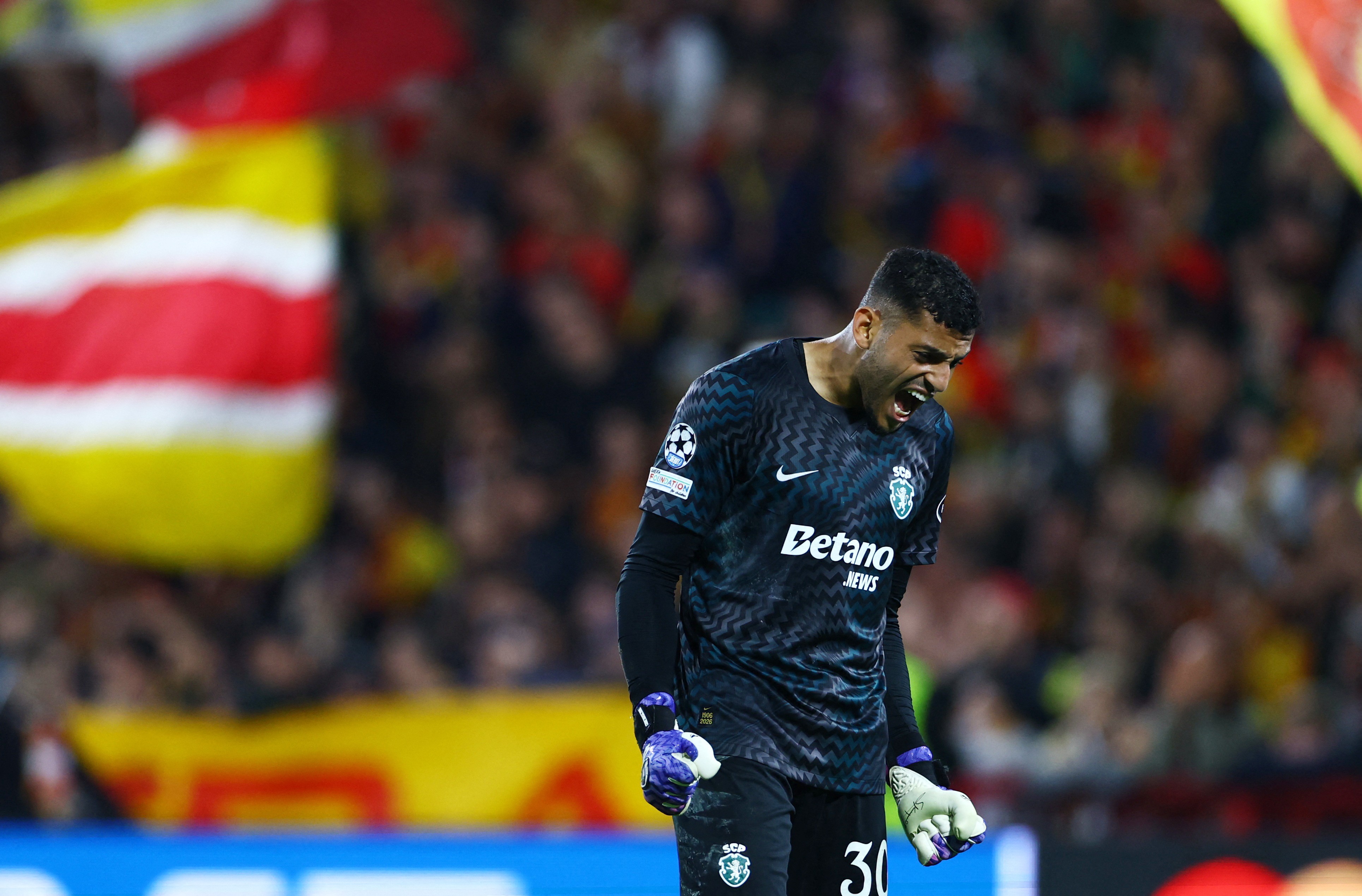 Goleiro ex-Palmeiras estreia pelo Sporting na Champions e ganha elogios: "Potencial enorme"