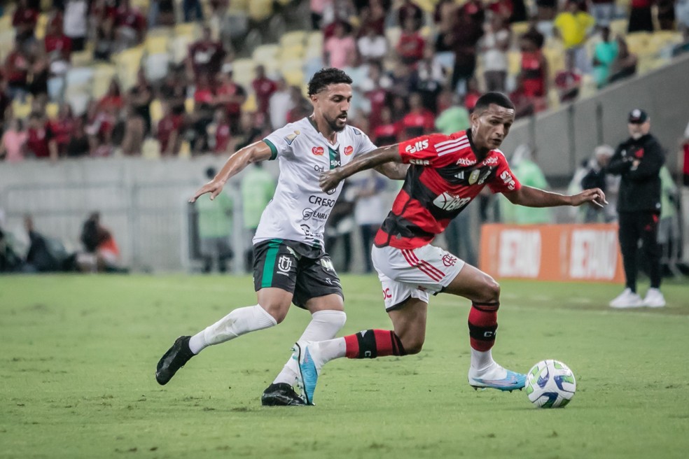 Flamengo decepciona no primeiro jogo sem VP e perde do Maringá