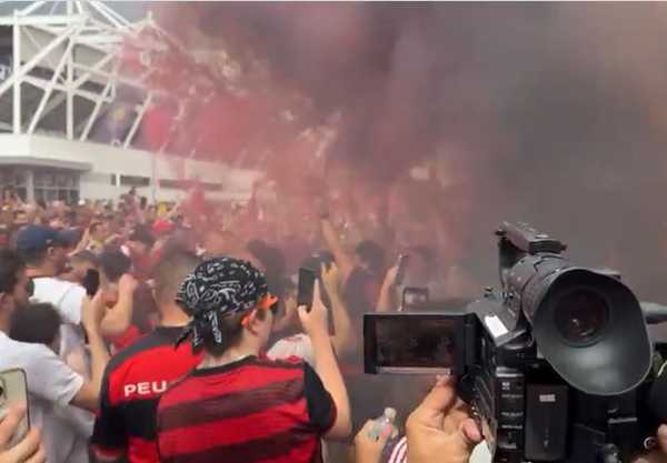 Torcida do Flamengo invade Orlando e faz festa antes de amistoso nos Estados Unidos