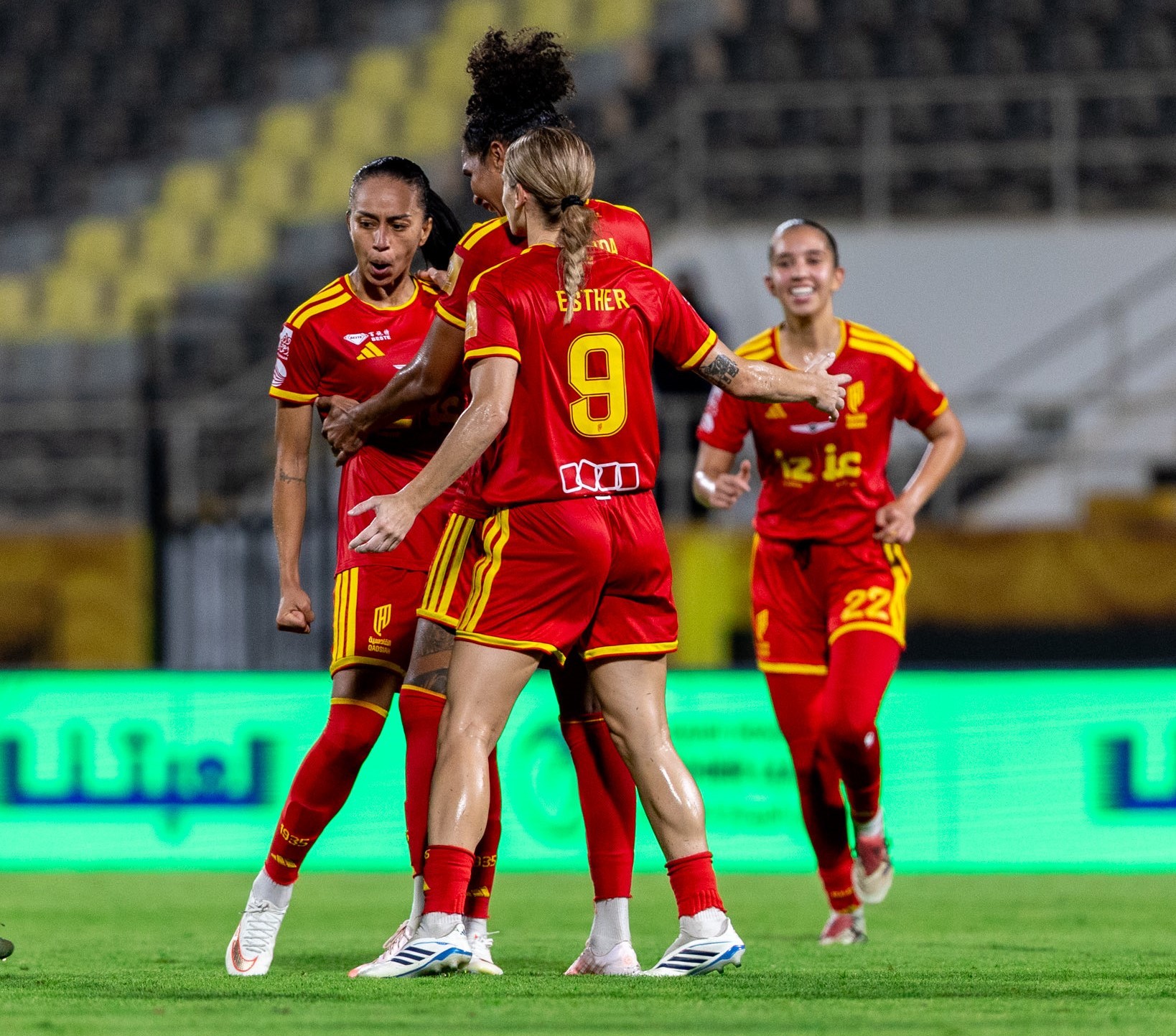 Adriana lidera artilharia da Liga Saudita após marcar gol da vitória do Al-Qadsiah sobre o Al-Ittihad