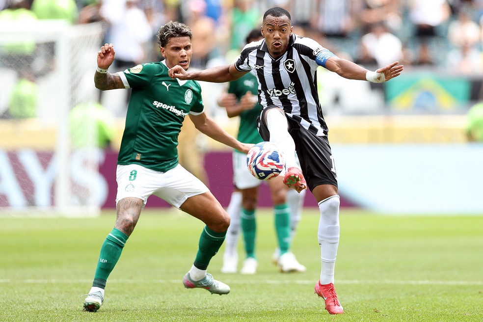 Richard Rios, do Palmeiras, foi outro a partir para a Europa — Foto: Vitor Silva/Botafogo