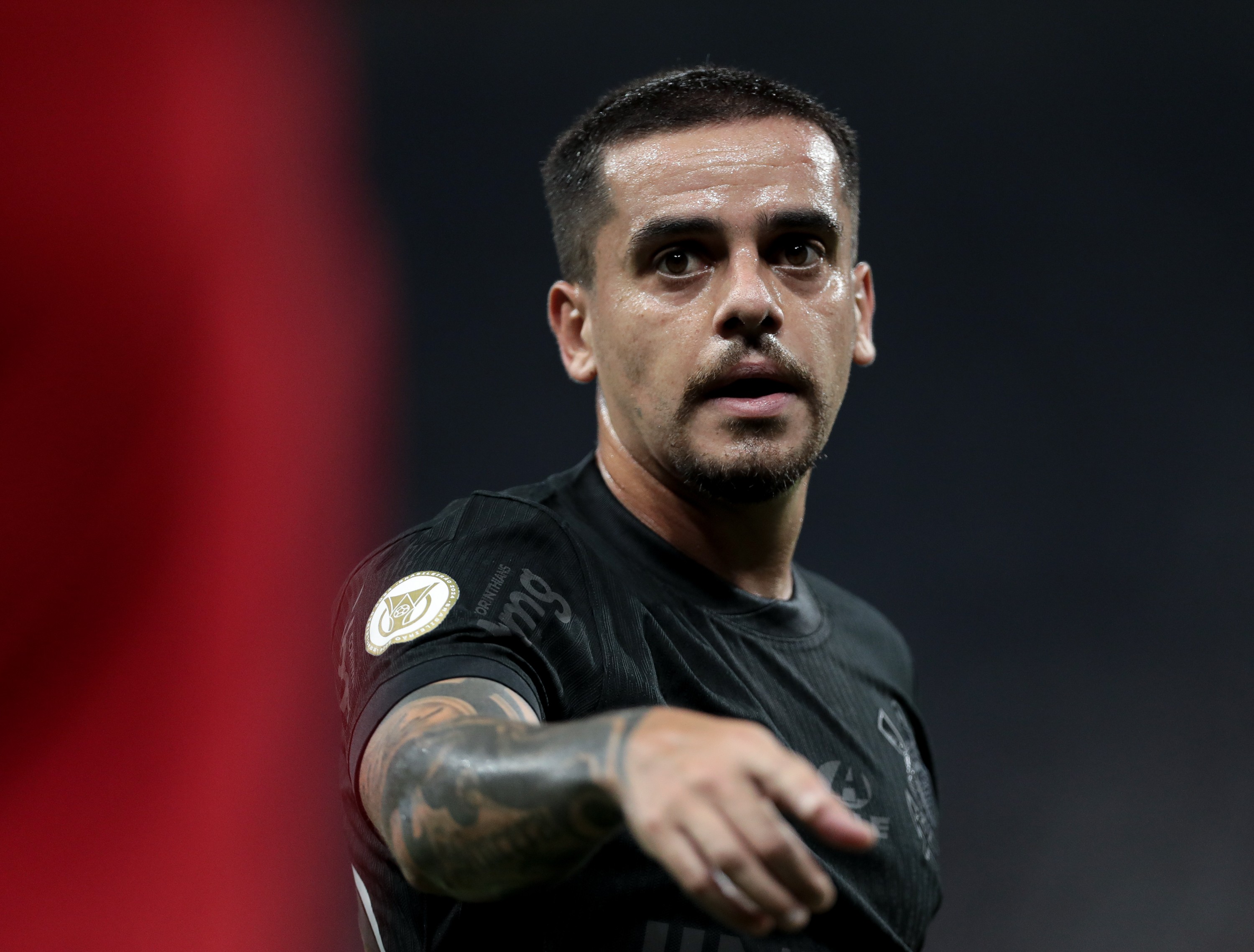 Cruzeiro oficializa a contratação de Fagner