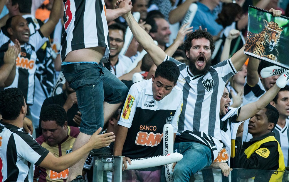Daniel Oliveira na torcida durante Atlético-MG x Olimpia — Foto: Alexandre Rezende