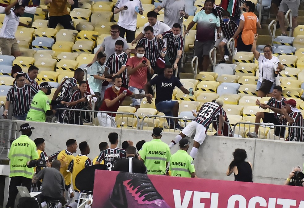 Imprensa gaúcha rasga elogios para torcida do Criciúma